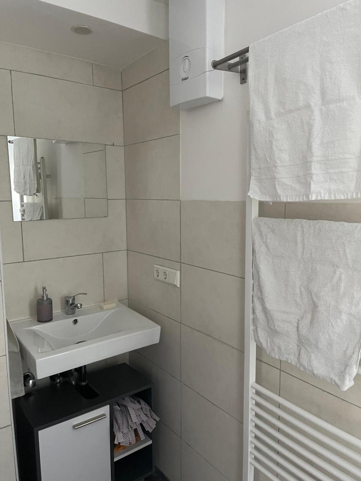 Bequemes Einzelzimmer Im Herzen Von Kassel Buitenkant foto