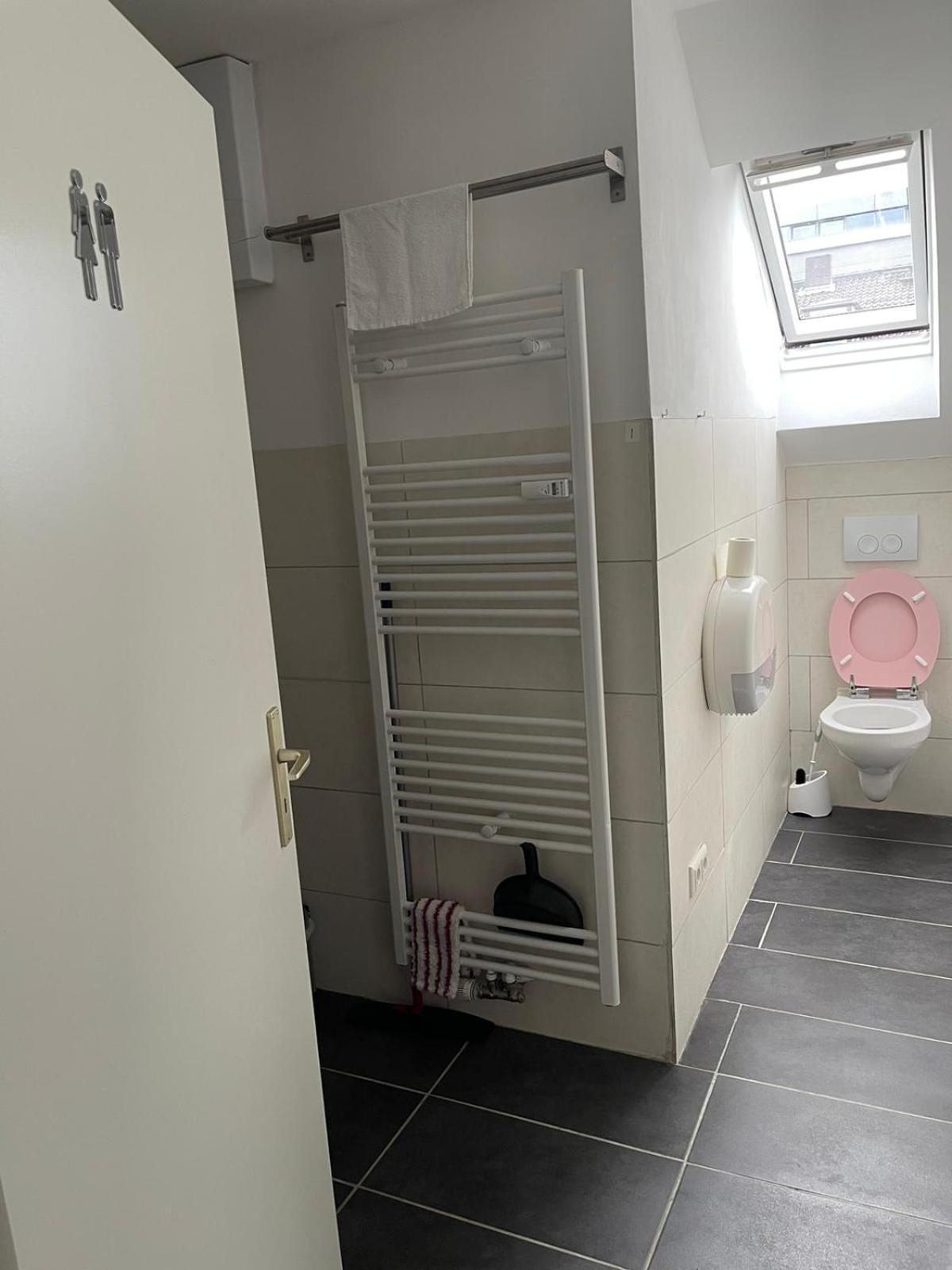 Bequemes Einzelzimmer Im Herzen Von Kassel Buitenkant foto