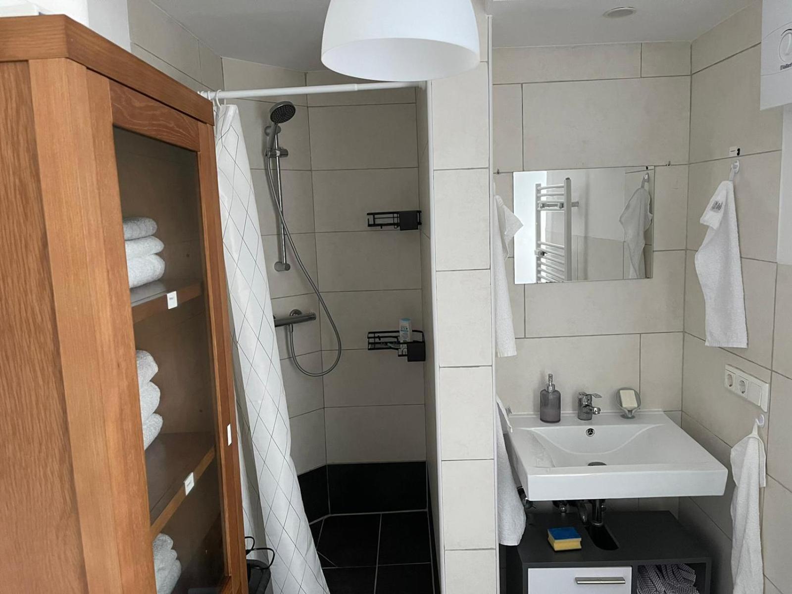Bequemes Einzelzimmer Im Herzen Von Kassel Buitenkant foto
